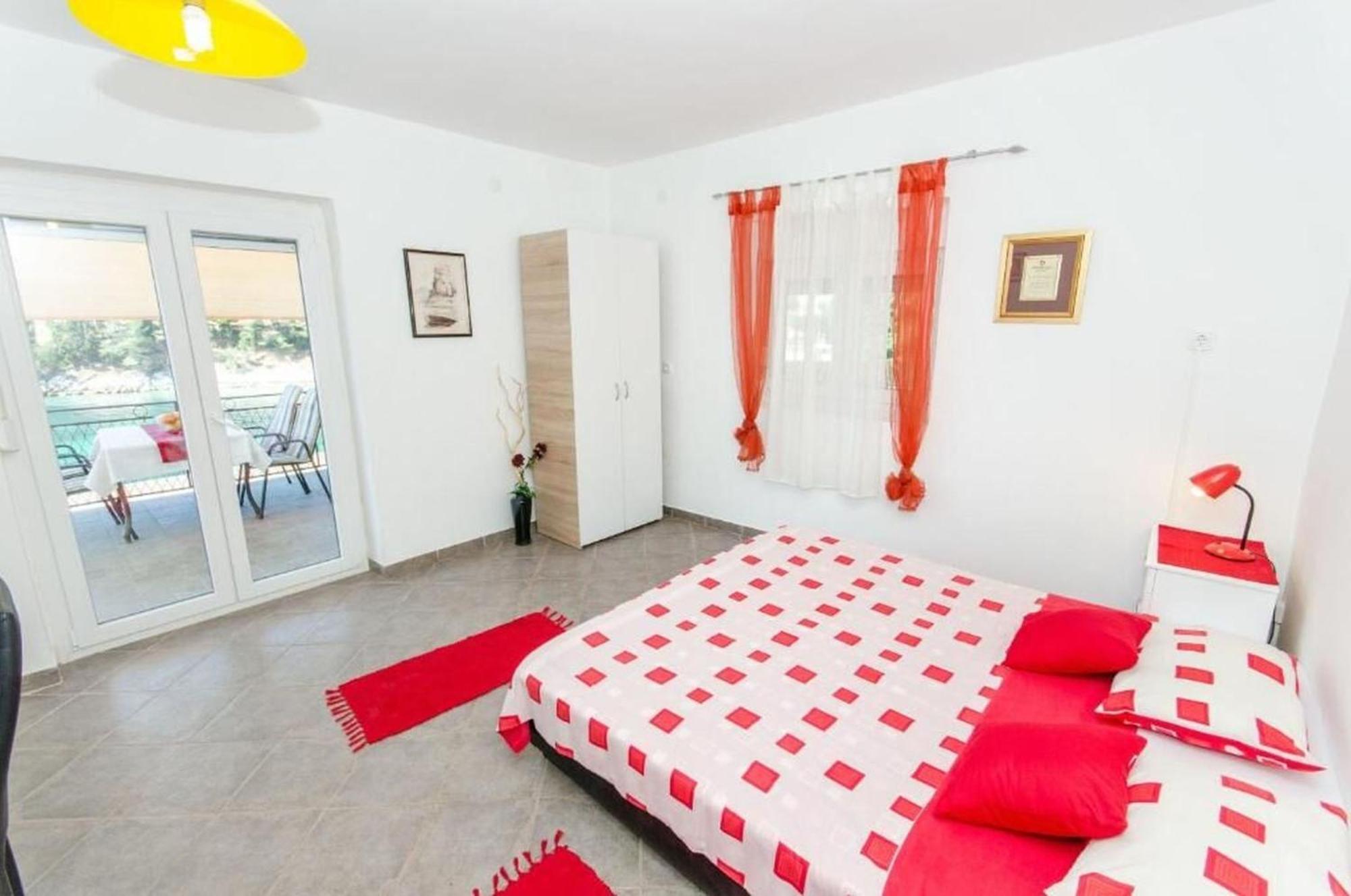 House Vatromir Holiday home Bogomolje